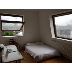 SHORT & LONG TERM IN LARGE BRIGHT DOUBLE IN STOKE NEWINGTON LOFT WAREHOUSE - 2 MIN FROM OVERGROUND