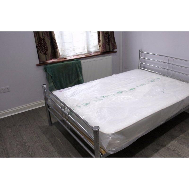 Double Bed in Modern Rooms for Let for Workers in Renovated 6 Bedroom Flat