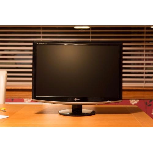 LG Flatron W2452T 24" Monitor