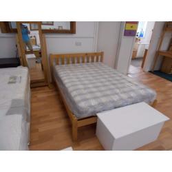 Solid Pine Ottoman Storage box, white finish, very solid build, great condition
