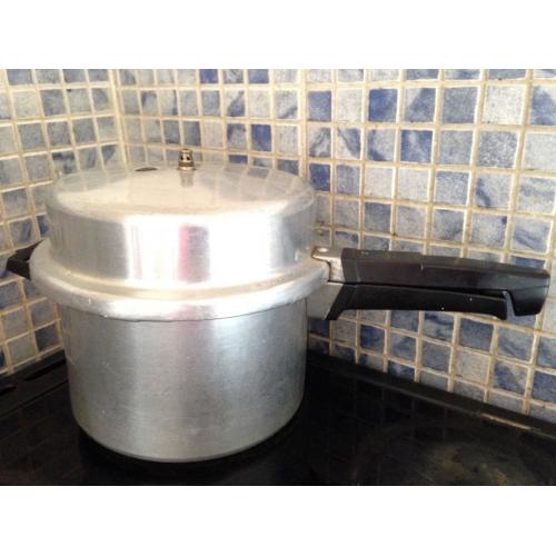 Pressure cooker for sale