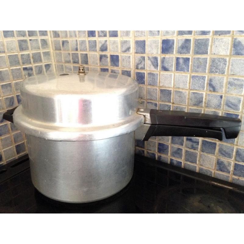 Pressure cooker for sale