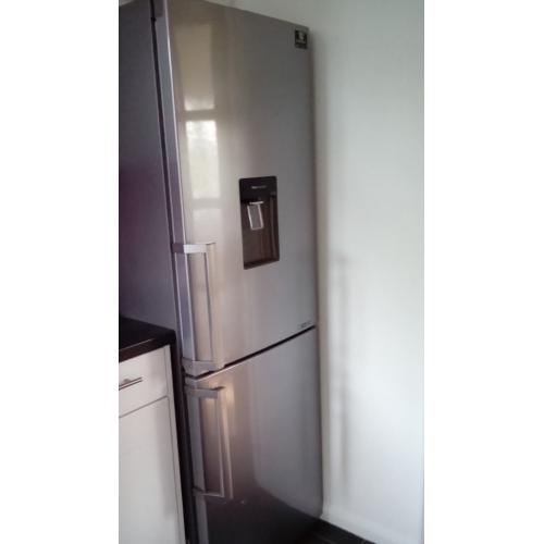 Samsung Fridge Freezer, less than 2 years old, still with warranty