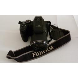 FUJIFILM SL1000 BRIDGE CAMERA ( VERY GOOD CONDITION WITH ORIGINAL BOX AND BATTERY CHARGER)