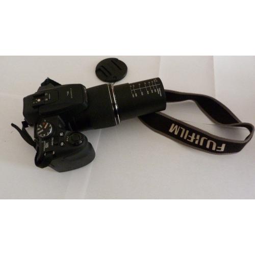 FUJIFILM SL1000 BRIDGE CAMERA ( VERY GOOD CONDITION WITH ORIGINAL BOX AND BATTERY CHARGER)
