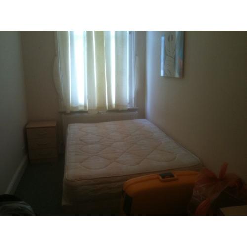 CCCCCCCCC SINGLE ROOM IN SHEPHERDS BUSH, ZONE 2 CCCCCCCCC