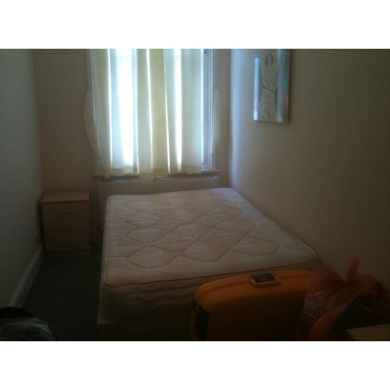 CCCCCCCCC SINGLE ROOM IN SHEPHERDS BUSH, ZONE 2 CCCCCCCCC