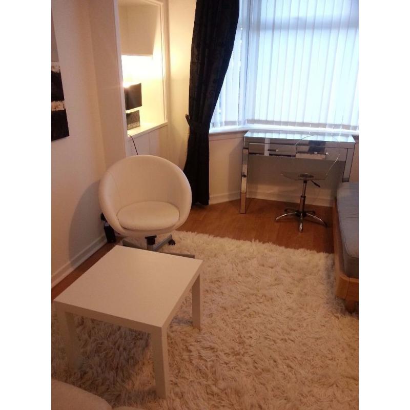 Student ONLY - huge double - Walking distance to Napier Sighthill, direct bus to HWU or city centre