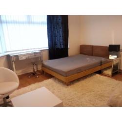 Student ONLY - huge double - Walking distance to Napier Sighthill, direct bus to HWU or city centre