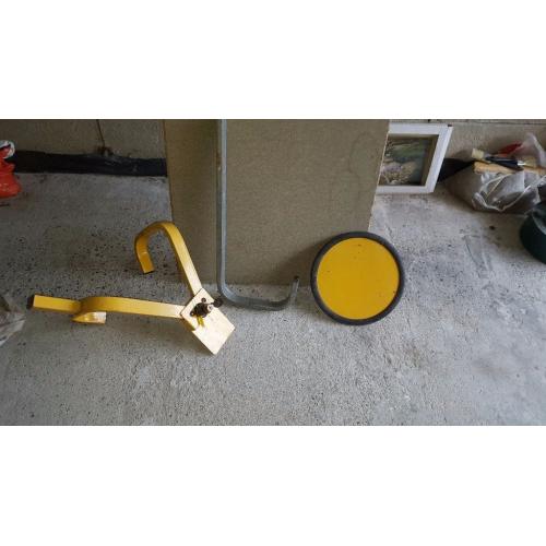 Caravan wheel lock