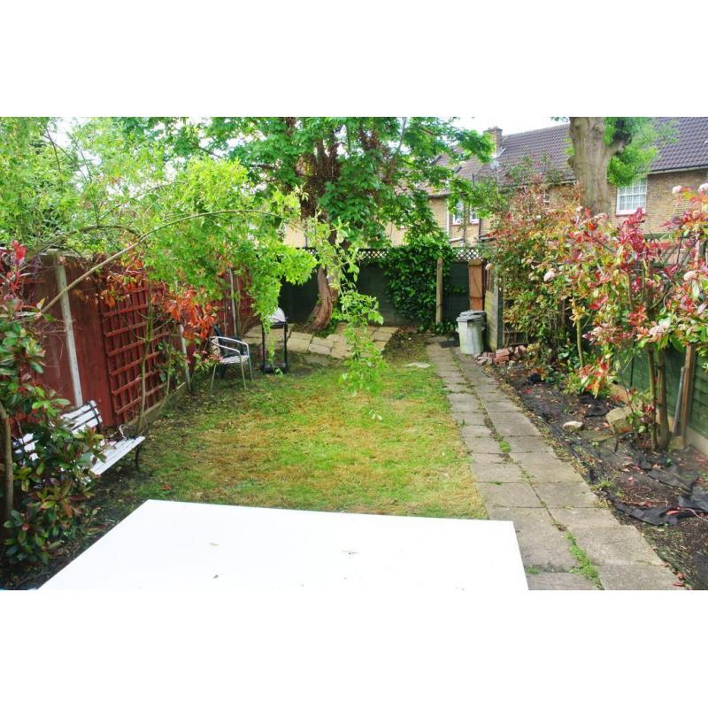 MODERN SINGLE ROOM CLOSE EAST ACTON STATION