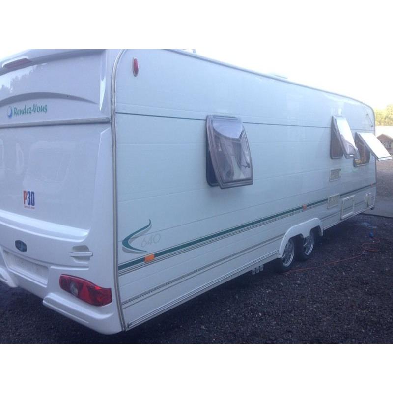 Lunar Rendez-vons 640 fixed bed twin wheel
