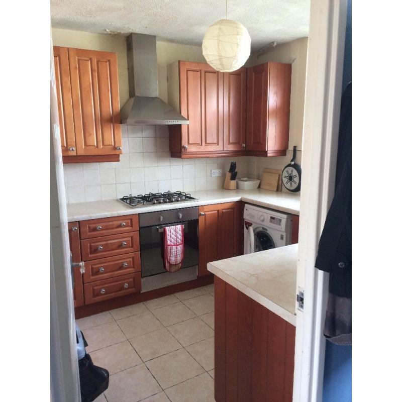 SINGLE ROOM in split level flat in Tooting Bec