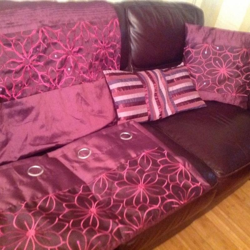 Beautiful quilt set & matching curtains