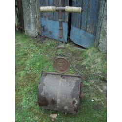 Antique/Vintage Cast Iron Garden Roller