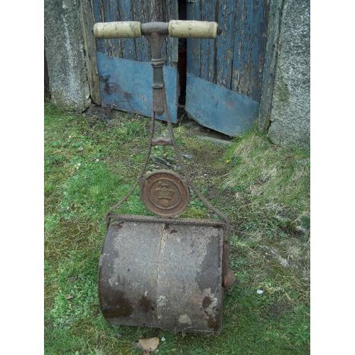 Antique/Vintage Cast Iron Garden Roller