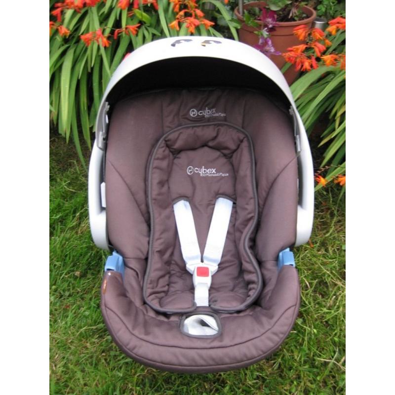 SUPER COOL CYBEX MAMAS & PAPAS CAR SEAT WITH ALMOST NEW RAIN COVER. BS16.