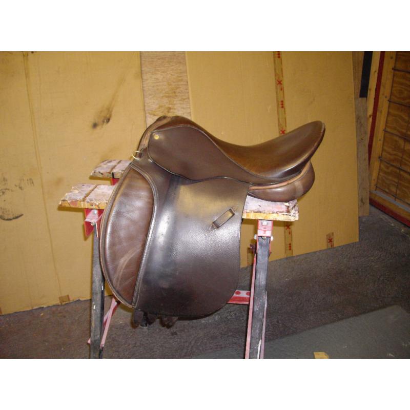 Leather Sandringham Saddlery GP saddle