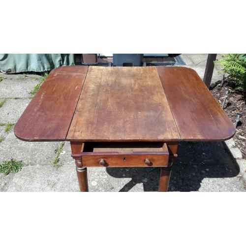 Late 1800's drop leaf dining table - Pembroke