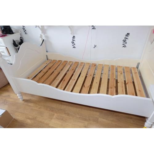 BEDROOM FURNITURE SET