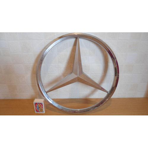 Mercedes badge