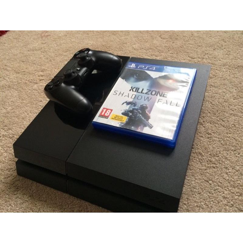 Black PlayStation 4 In Excellent Condition With Game (Bargain)