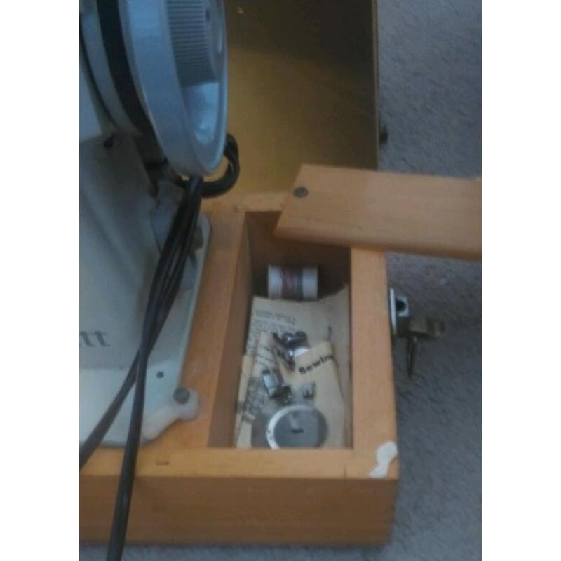 Merritt Singer 70's Sewing Machine