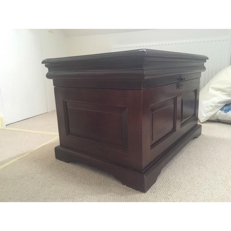 Mahogany blanket box