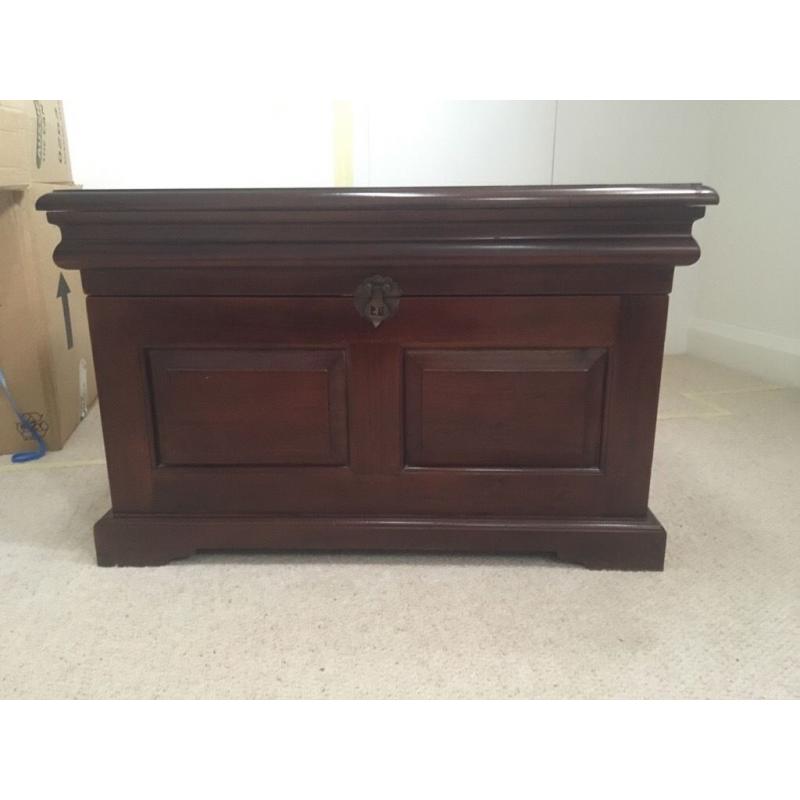 Mahogany blanket box