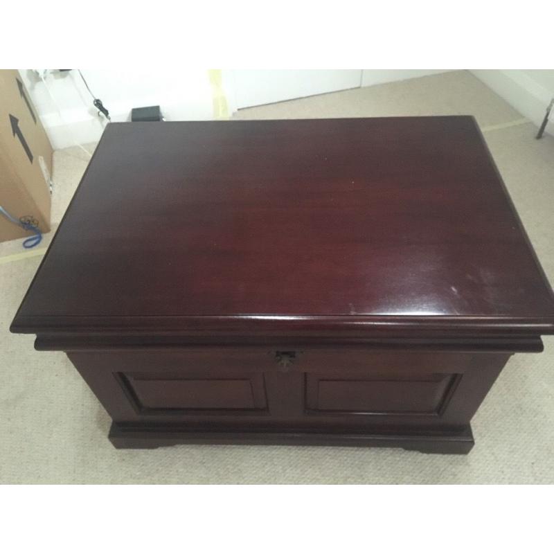 Mahogany blanket box