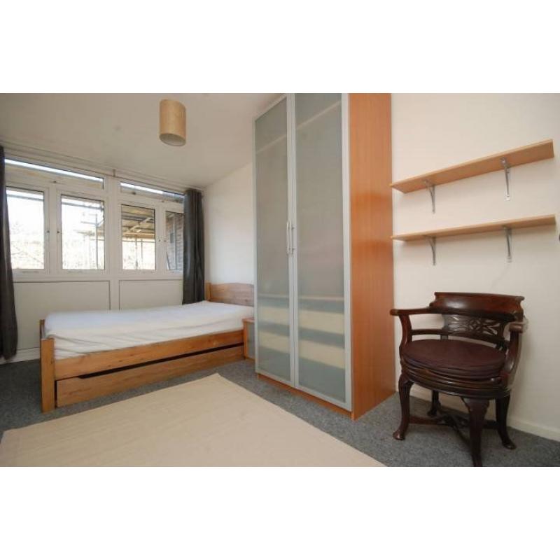 N. SINGLE ROOM WITH A DBL BED IN FLAT*ALL INCLUSIVE*BRICK LANE*ZONE 1*LIVING ROOM*FIRST WEEK FREE