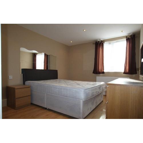 N. Amazing Double room in Farringdon area GIANT ROOM *all bills incl*