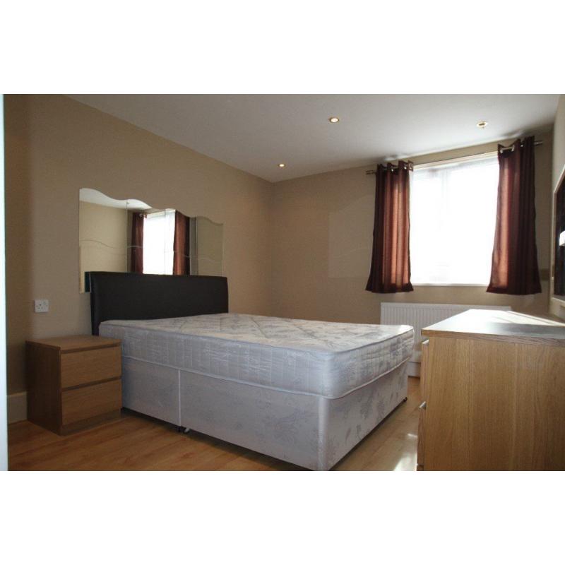 N. Amazing Double room in Farringdon area GIANT ROOM *all bills incl*