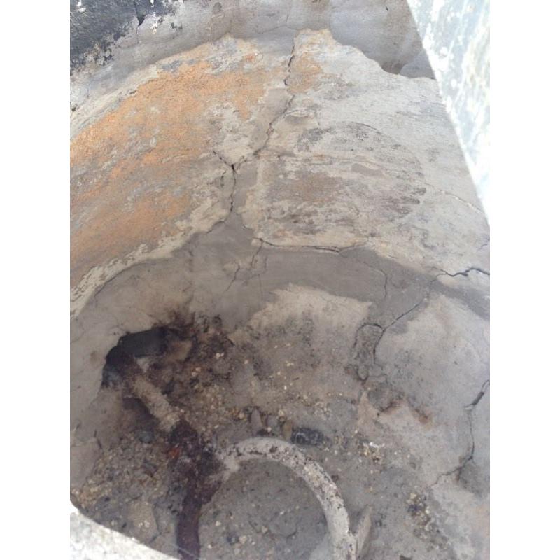 Tandoori oven.