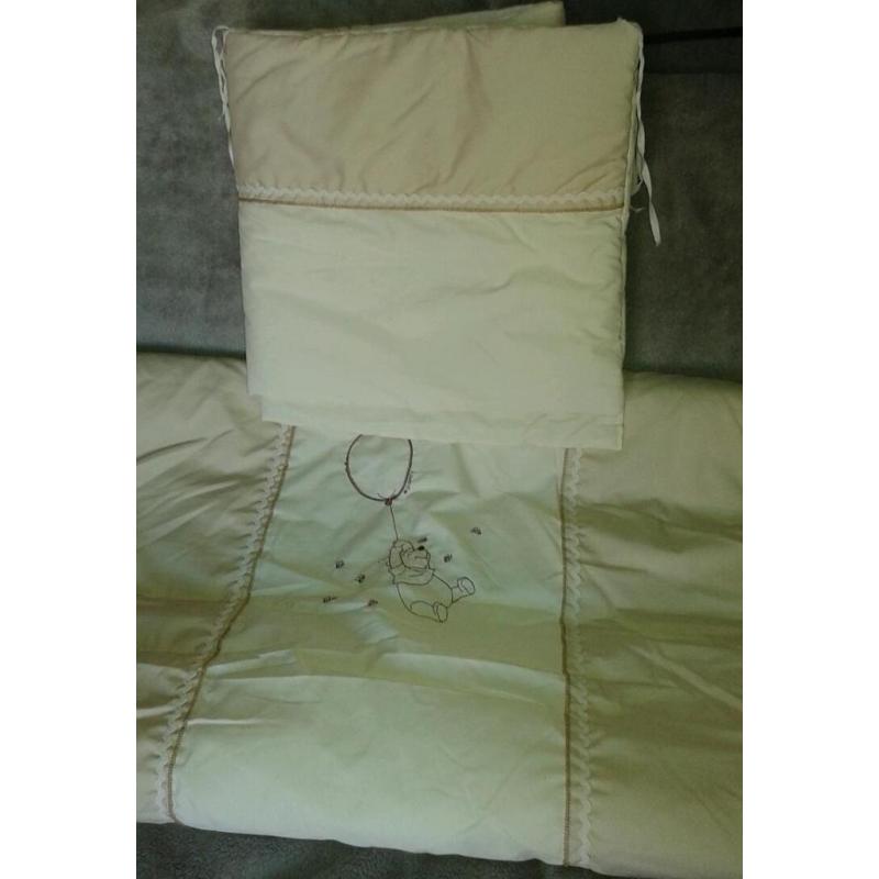 Traditional Winnie the pooh duvet & bumper cot set.