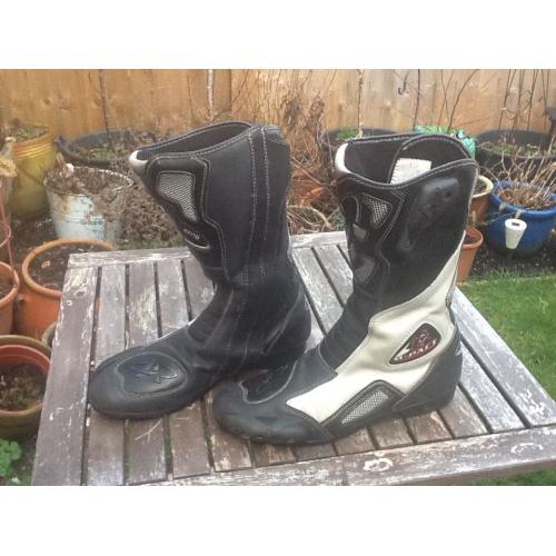 Akito motorcycle boots