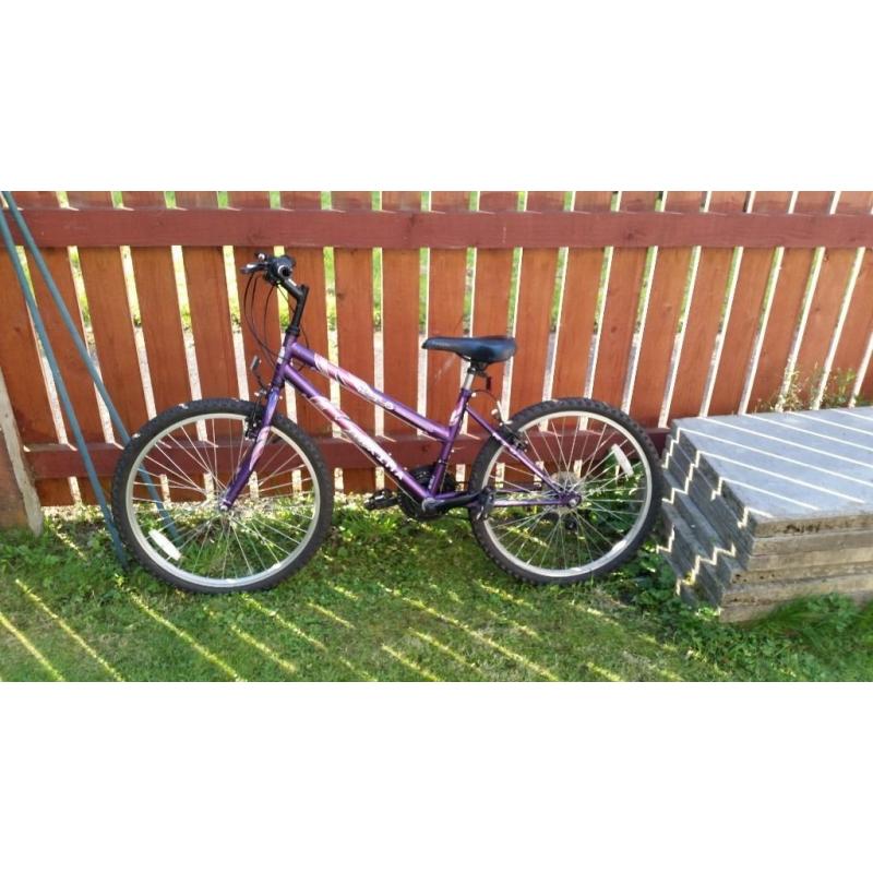 MEDIUM GIRLS BIKE FOR SALE SUIT 7 - 11 YEAR OLD