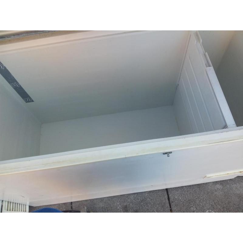 4.5 feet wide deep freeze chest freezer