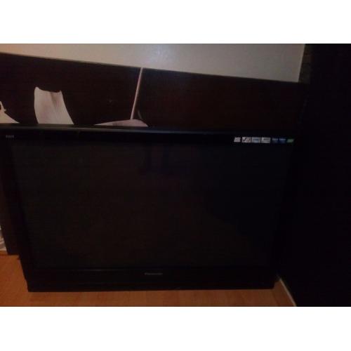 Panasonic 42 inch HD Freeview TV and wall Bracket. Very good picture quality