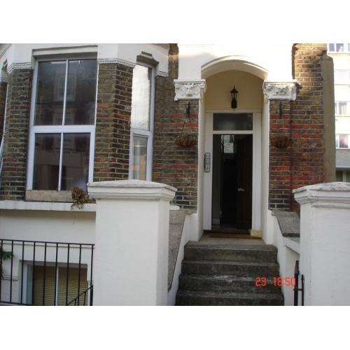 LARGE DOUBLE ROOM KILBURN NW6 ZONE 2 with Garden+Wifi+central location
