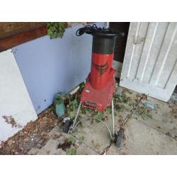 Champion BL1200 Quiet model - garden shredder/wood chipper - dusty but perfect