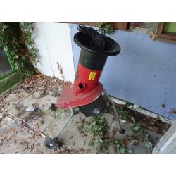 Champion BL1200 Quiet model - garden shredder/wood chipper - dusty but perfect