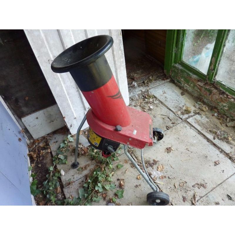 Champion BL1200 Quiet model - garden shredder/wood chipper - dusty but perfect