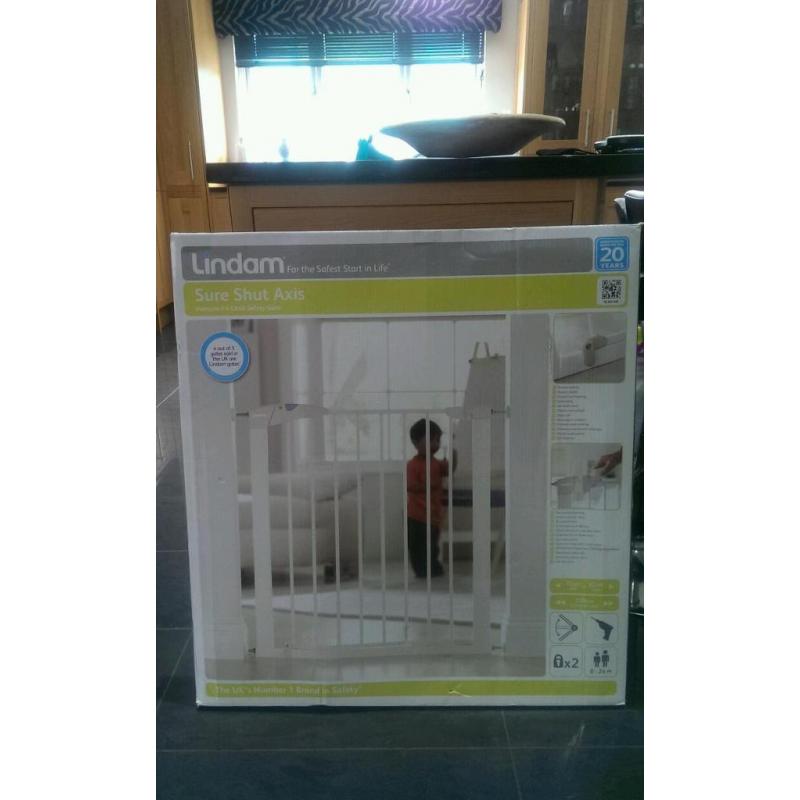 New unopened Lindam Baby Gate