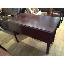 Pembroke Table , in good condition. Good quality. Must be seen. Free local delivery.