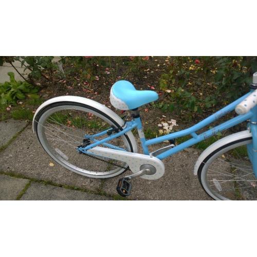 Ladies bike for sale plus helmet, perfect condition never used bought on an impulse