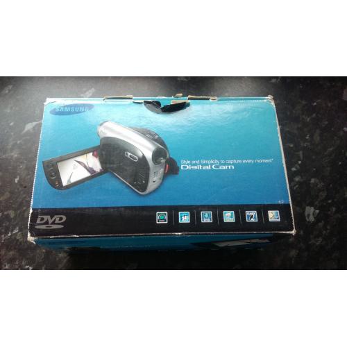 SAMSUNG DIGITAL CAMCORDER with 3 discs