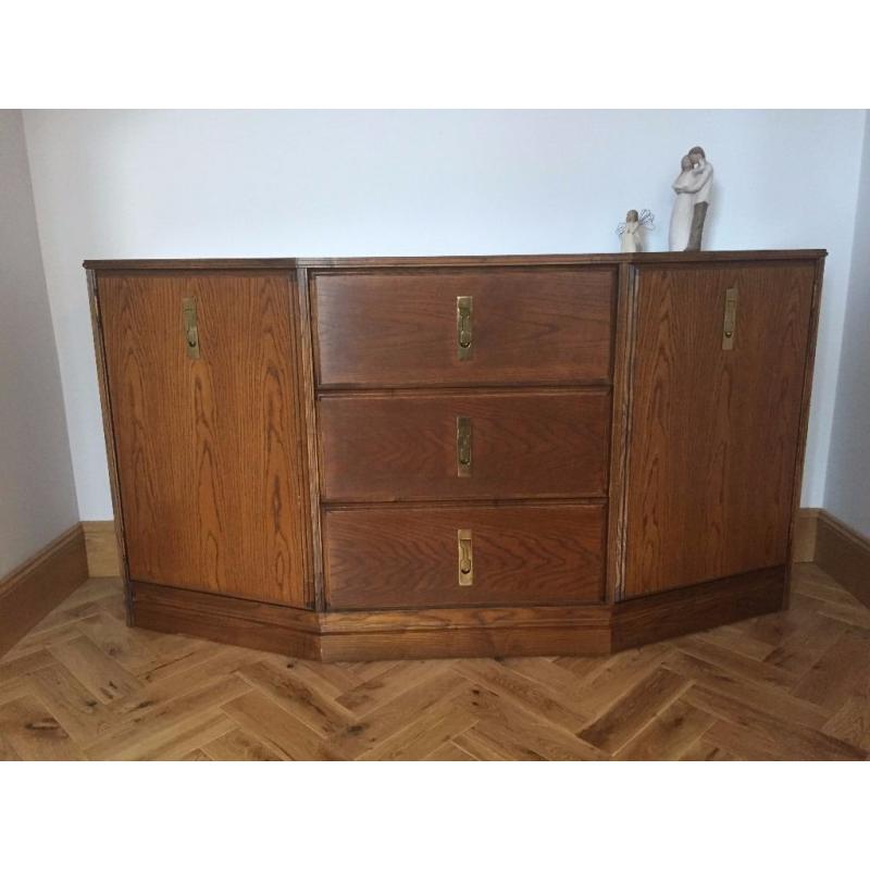 STAG DINING ROOM SUITE / EXTENDING TABLE / 6 CHAIRS / GLAZED DISPLAY CABINET / SIDEBOARD