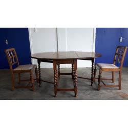 ANTIQUE SOLID OAK BARLEY TWIST OVAL GATE LEG DROP LEAF DINING TABLE & 2 CHAIRS VINTAGE CAN DELIVER
