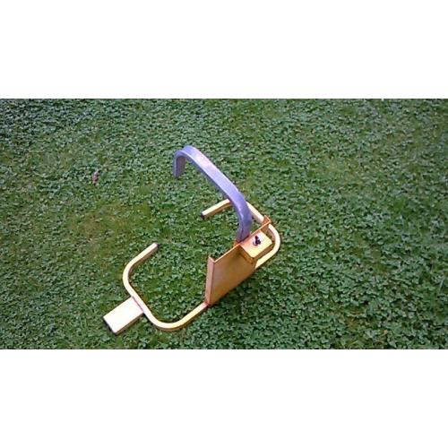 WHEEL CLAMP